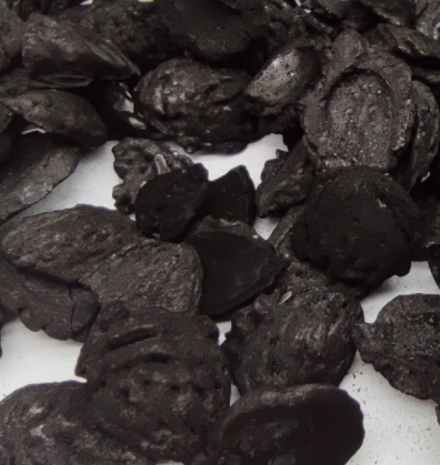 碳化爐+破碎機，輕松加工椰殼碳顆粒用于生產(chǎn)活性炭、燒烤碳棒等等